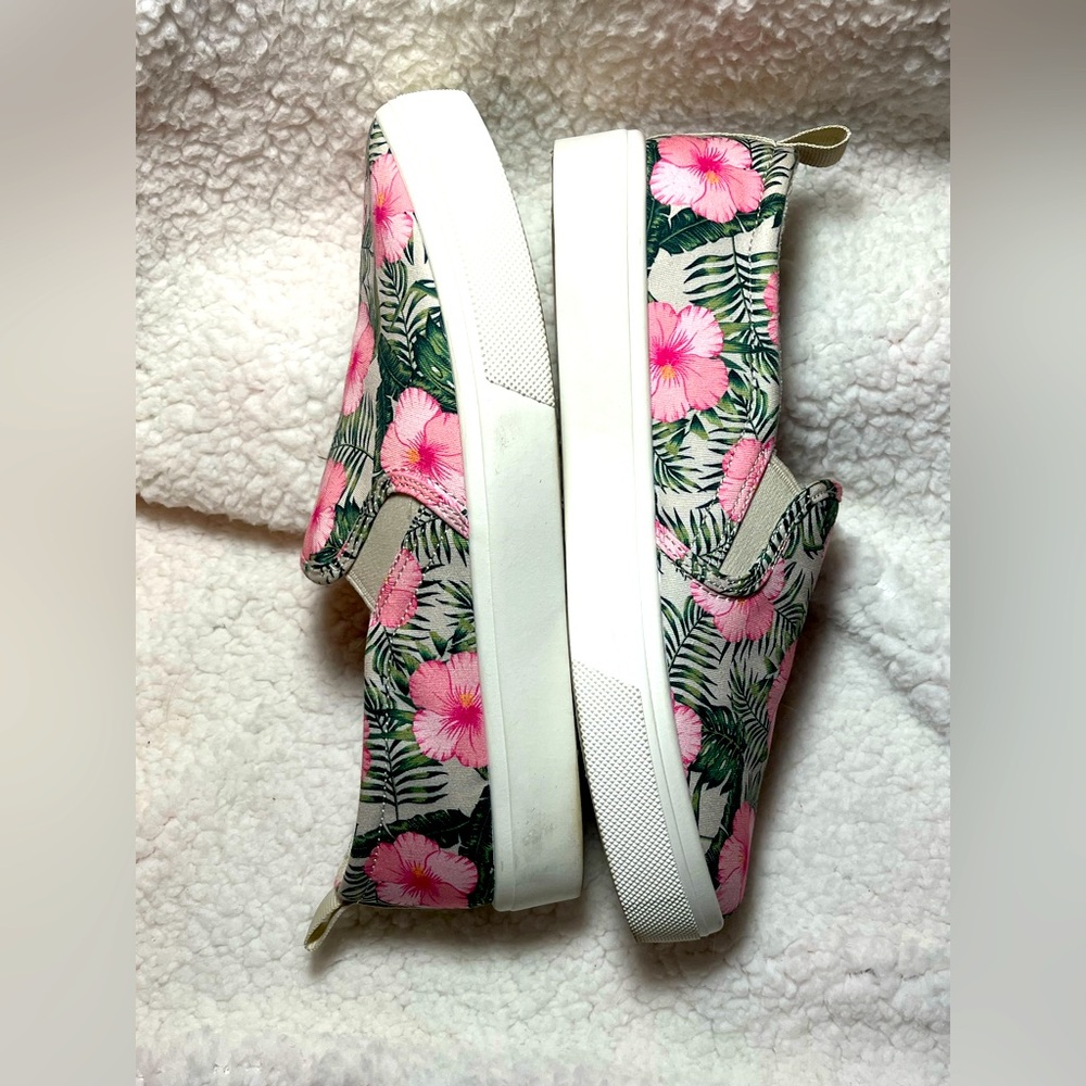 NWOT-Skechers Street Poppy- Tropic'Gal Floral Sneakers - Picture 3 of 8